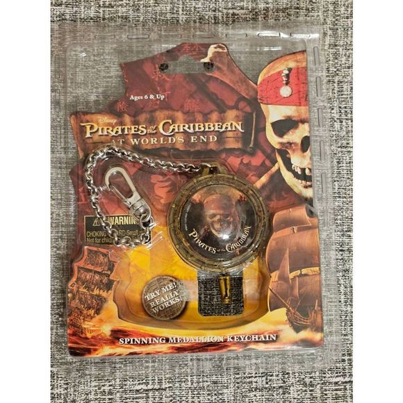 Pirates of the Caribbean-At Worlds End Spinning Medallion Keychain 2007 Brandnew - Picture 1 of 2
